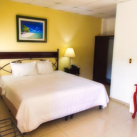 Hotel Santa Elena Antiguo Cuscatlan Bagian luar foto