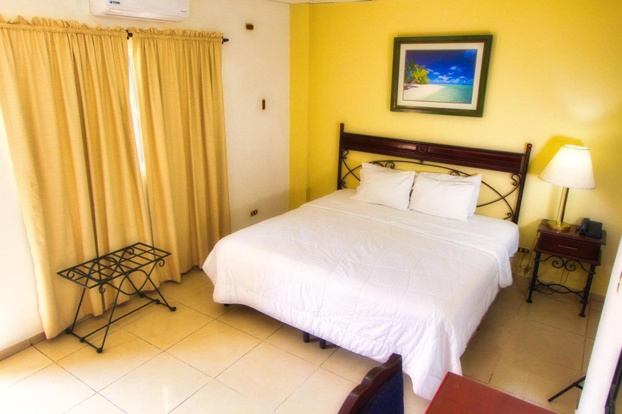 Hotel Santa Elena Antiguo Cuscatlan Bagian luar foto