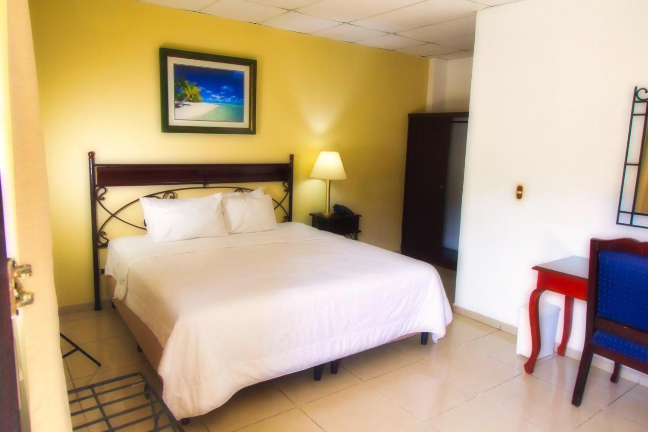Hotel Santa Elena Antiguo Cuscatlan Bagian luar foto