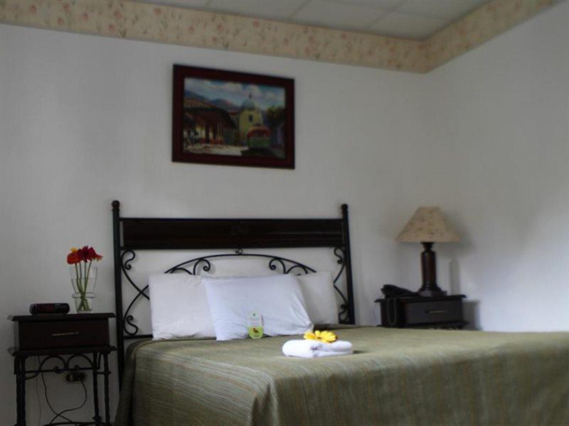 Hotel Santa Elena Antiguo Cuscatlan Bagian luar foto