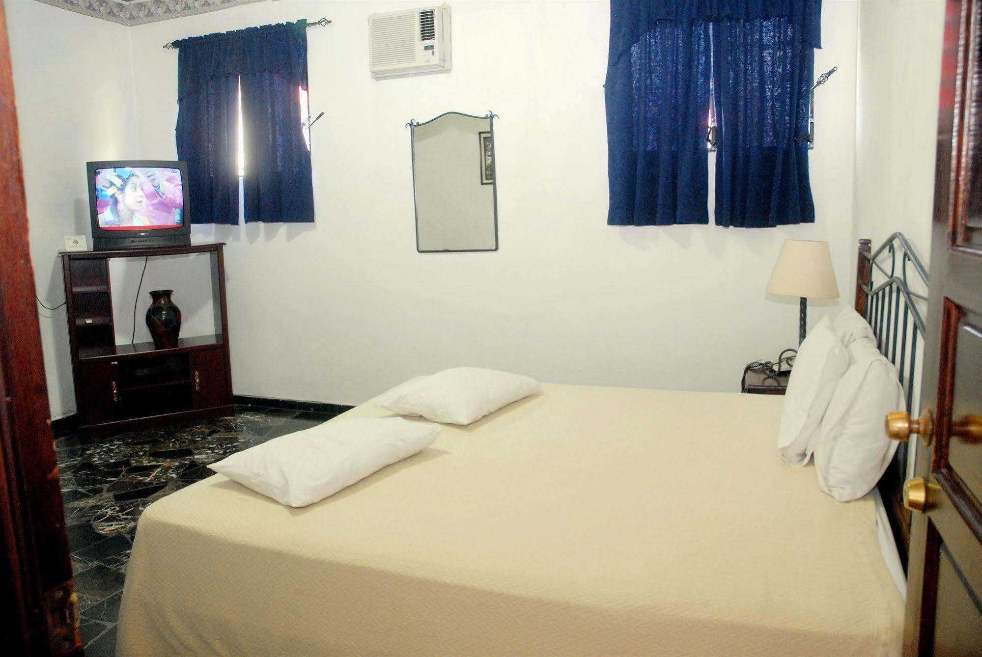Hotel Santa Elena Antiguo Cuscatlan Bagian luar foto